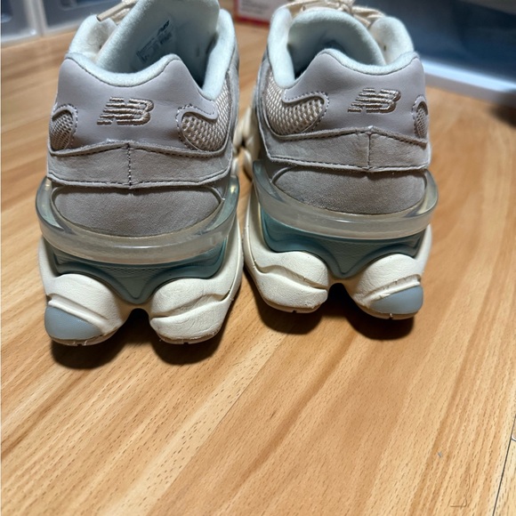 New Balance 9060 - Picture 3 of 4